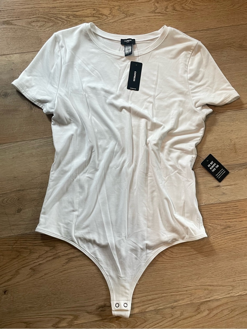 NWT Express Women's White Short-Sleeve Scoop-Neck Bodysuit L